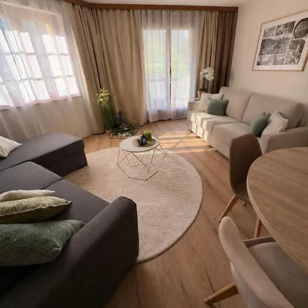 Bains, Randos, Velo, & Vignes Apartment *